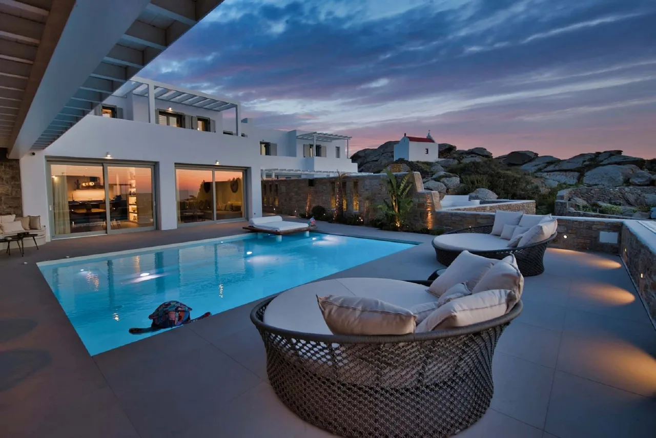Magnificent Mykonos Villa With Traditional Cycladic Architecture photo 3