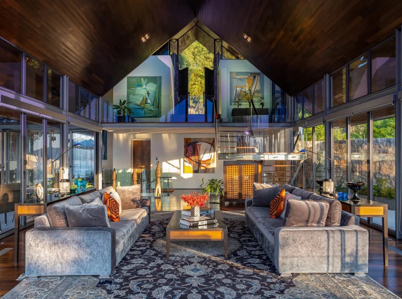 Asian Influenced Villa With a Striking Design photo 5
