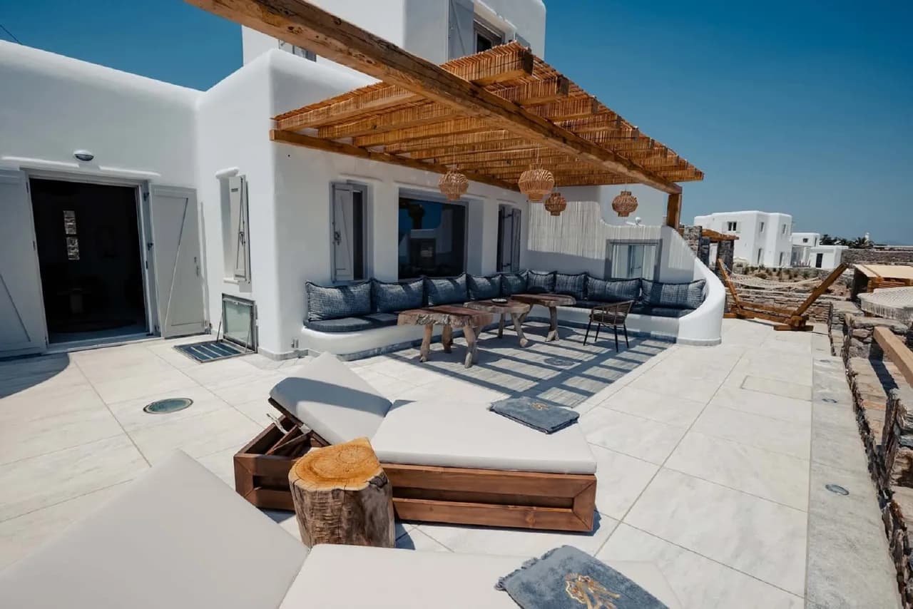 Seaside Villa With Modern Comforts photo 5