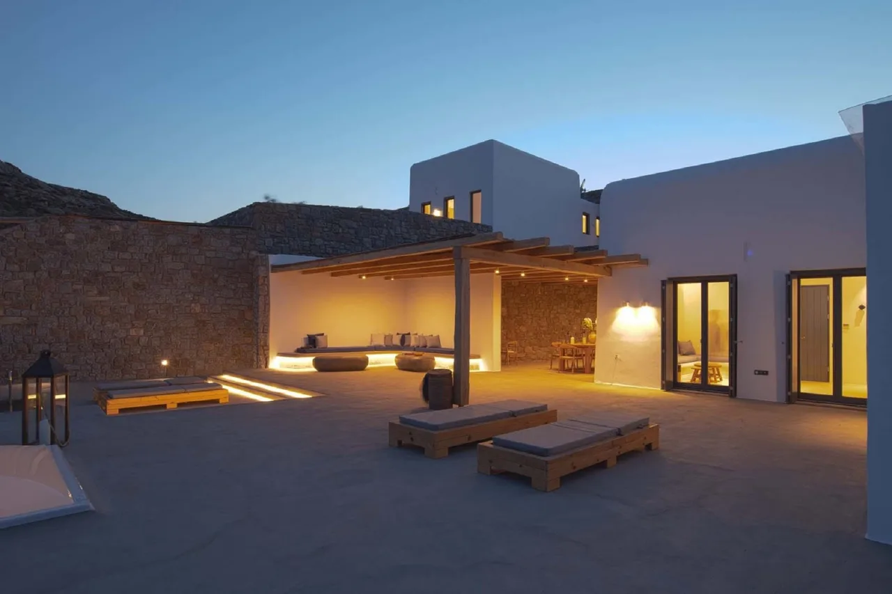 Stylish Modern Design Villa In Mykonos With Dramatic Landscape photo 5