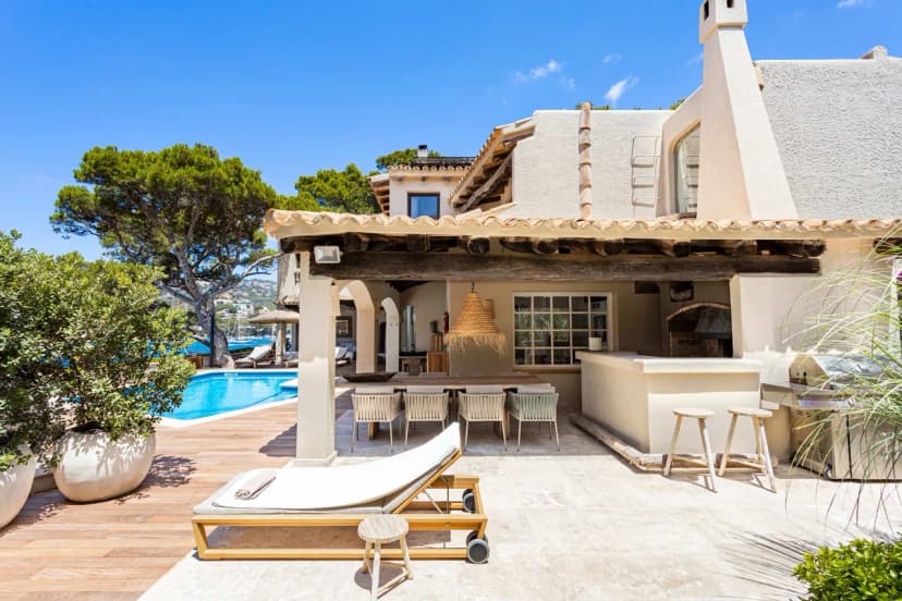 5BR Villa With Amazing View of the Sea