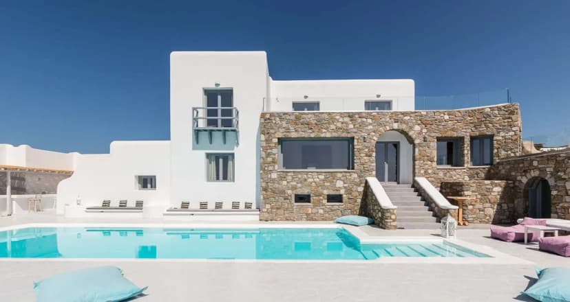 UNIQUE SETTING WITH HYPER-MODERN ARCHITECTURE VILLA IN MYKONOS