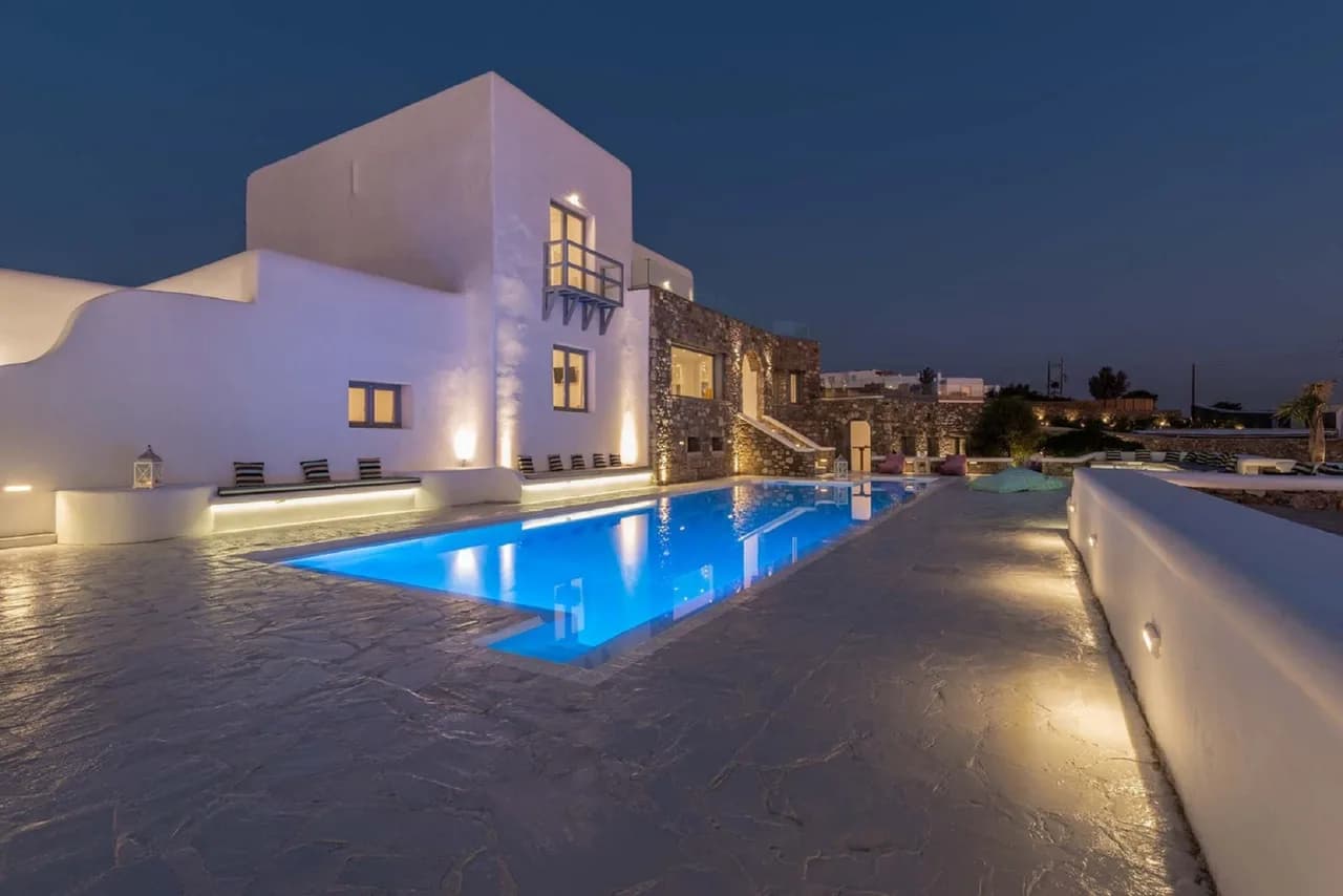 UNIQUE SETTING WITH HYPER-MODERN ARCHITECTURE VILLA IN MYKONOS photo 4