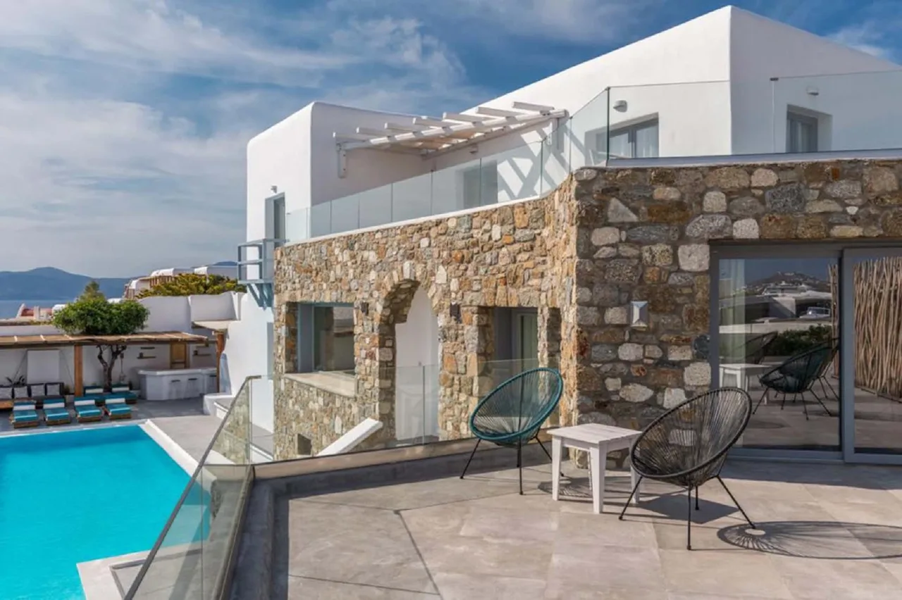 UNIQUE SETTING WITH HYPER-MODERN ARCHITECTURE VILLA IN MYKONOS photo 5