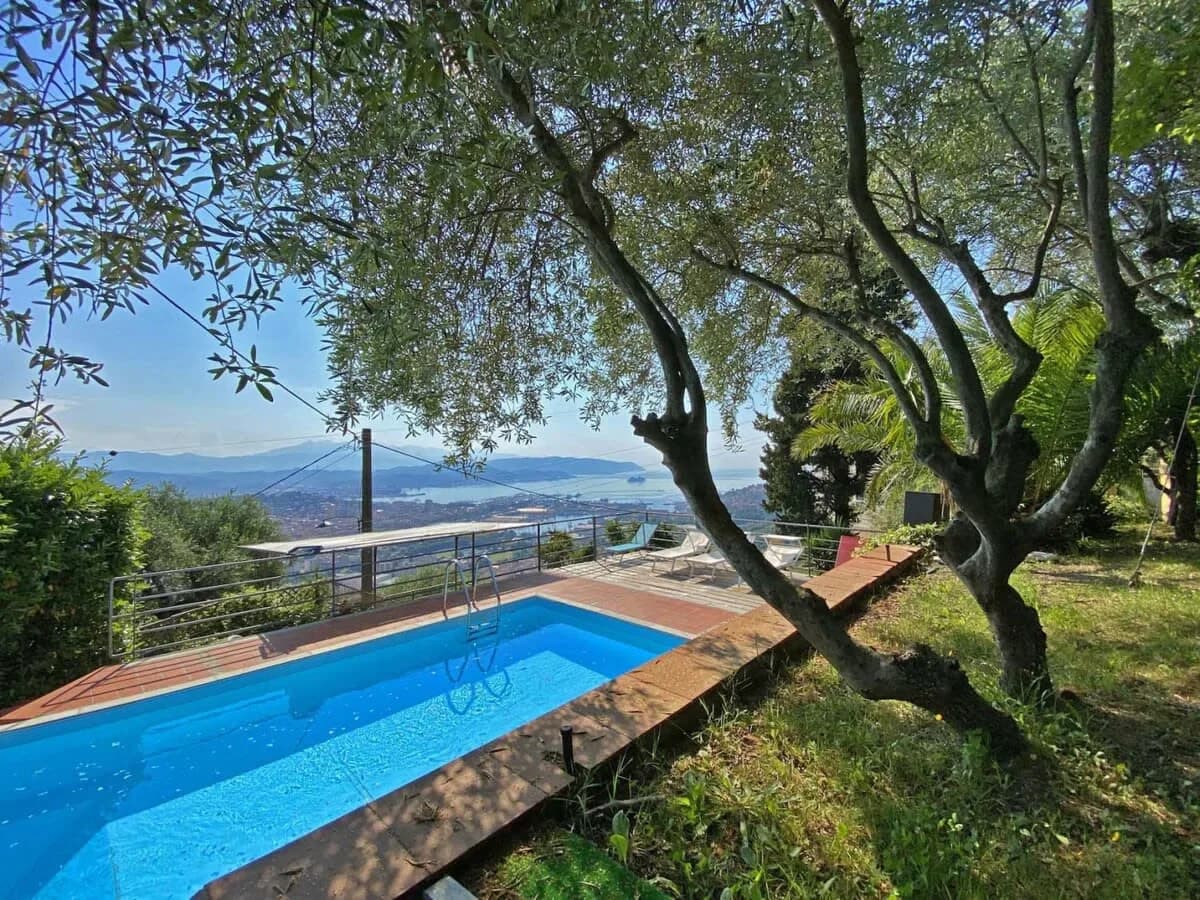 Villa with excellent location and wonderful views