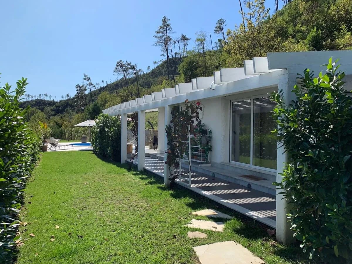 Secluded retreat overlooking the hills photo 4