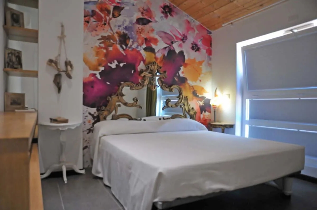 Modern villa with lush surroundings photo 4