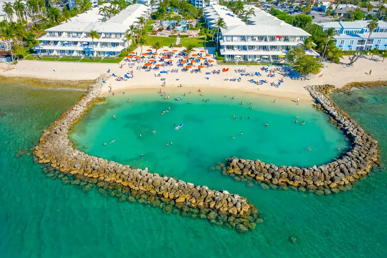 Ocean View Beachfront Villa in Cayman photo 3