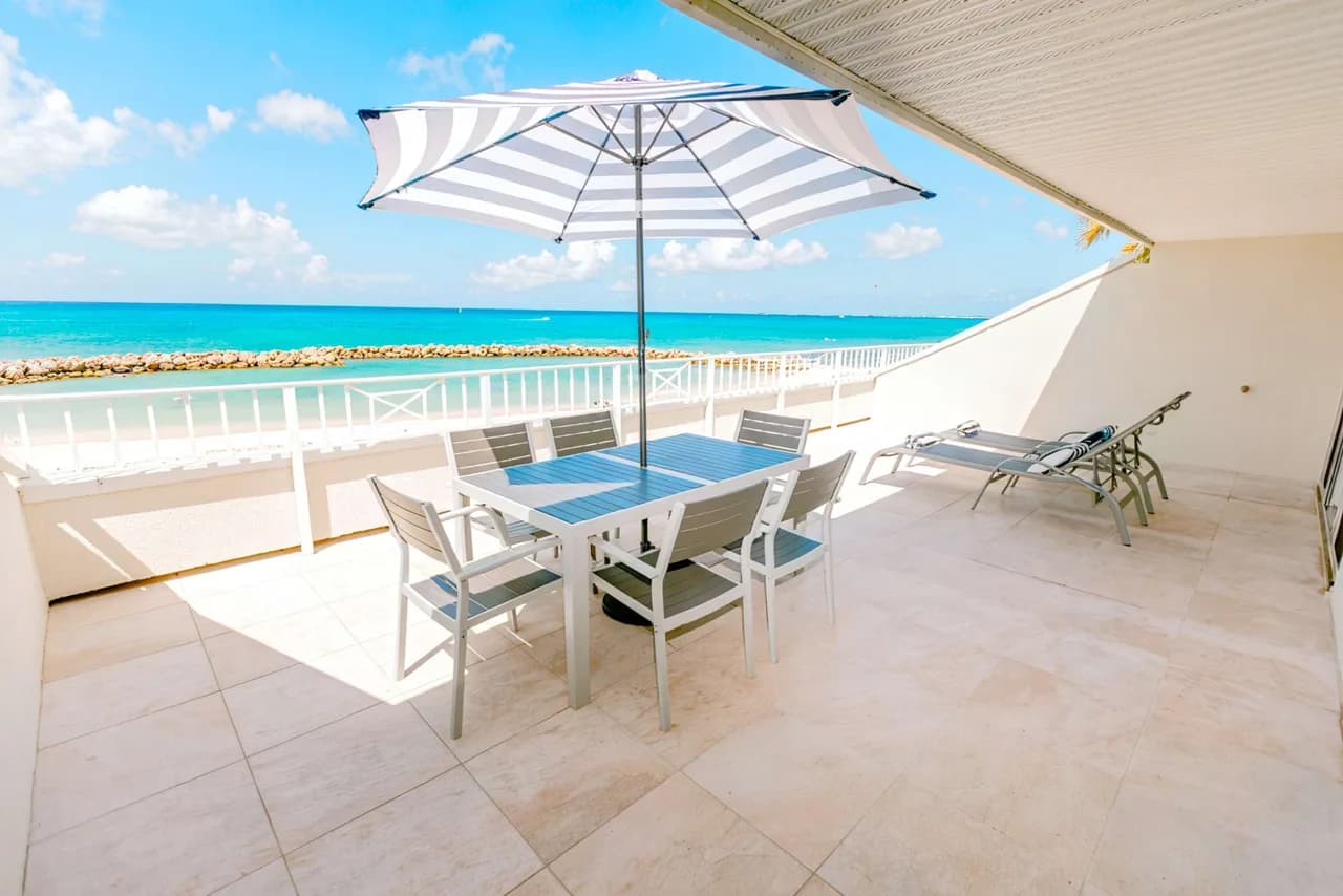 Ocean View Beachfront Villa in Cayman photo 4