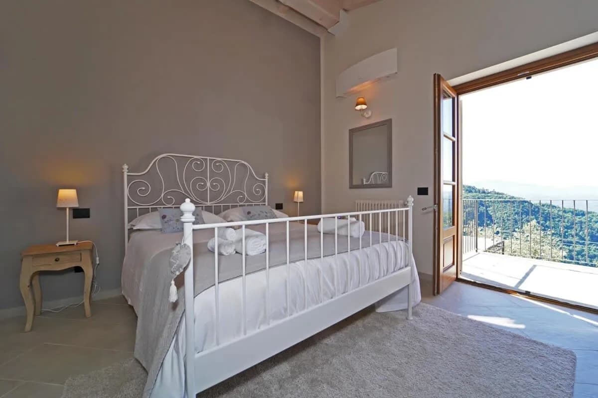 Charming Restored Farmhouse With Ample Spaces To Relax photo 4