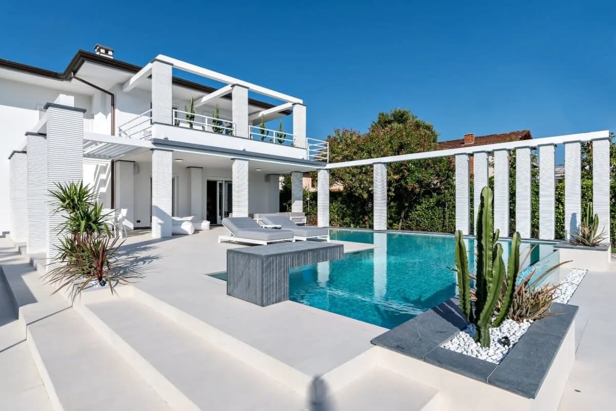 Modern, Luxury Hidden Gem Close to Forte Dei Marmi