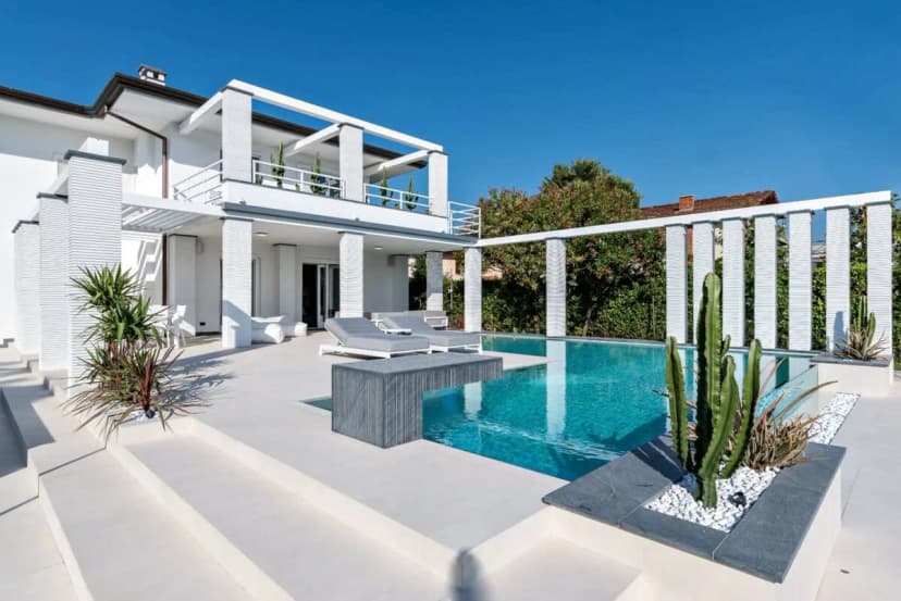 Modern, Luxury Hidden Gem Close to Forte Dei Marmi