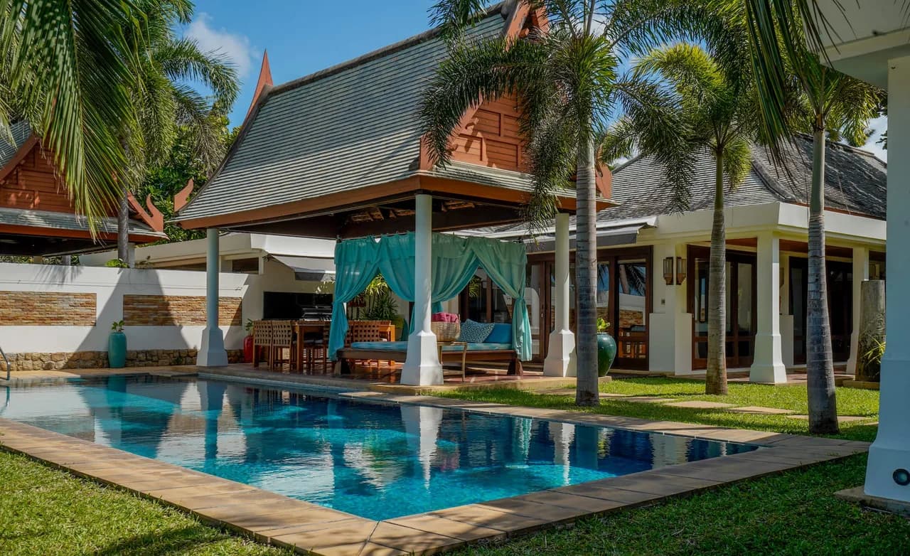 GARDEN OASIS BEACHFRONT VILLA photo 4