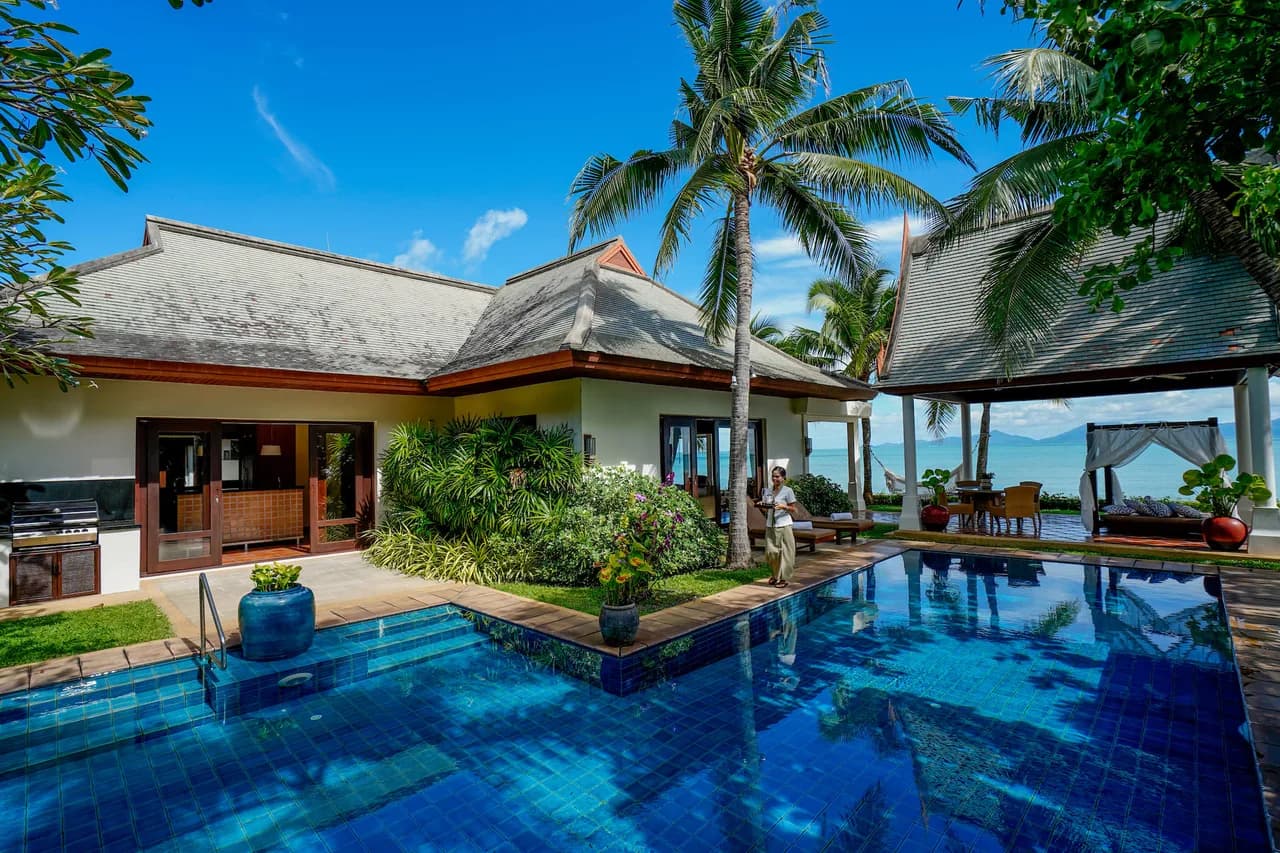 ELEGANTLY DESIGNED VILLA WITH LARGE GARDEN photo 2