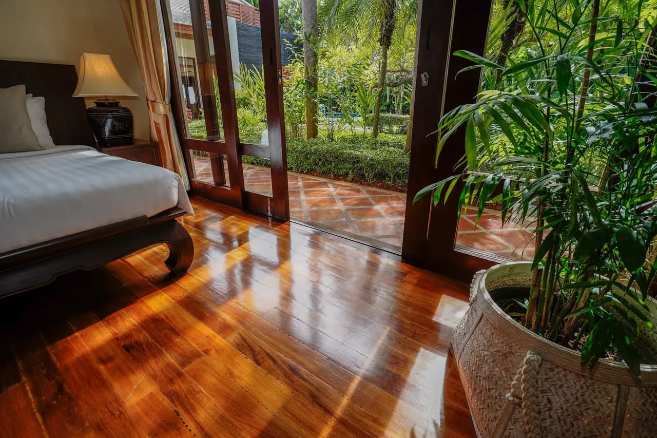 ELEGANTLY DESIGNED VILLA WITH LARGE GARDEN photo 4