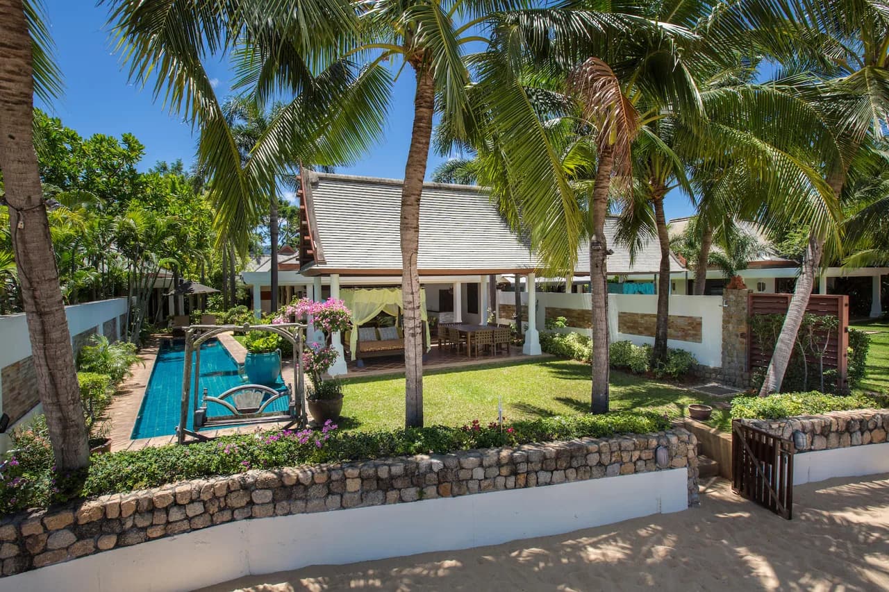 OCEANFRONT VILLA WITH ELEGANT THAI AESTHETIC