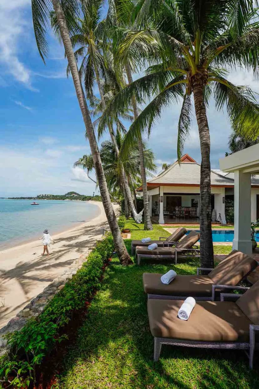 IMPRESSIVE VILLA ON THE BEACH WITH THAI TRADITIONAL FURNISHING