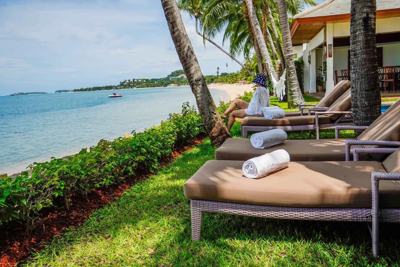 IMPRESSIVE VILLA ON THE BEACH WITH THAI TRADITIONAL FURNISHING photo 2