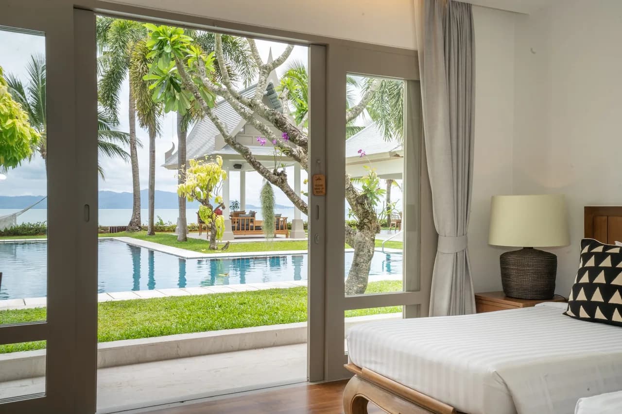 Stunning Beachfront Villa With Spacious Grounds photo 3