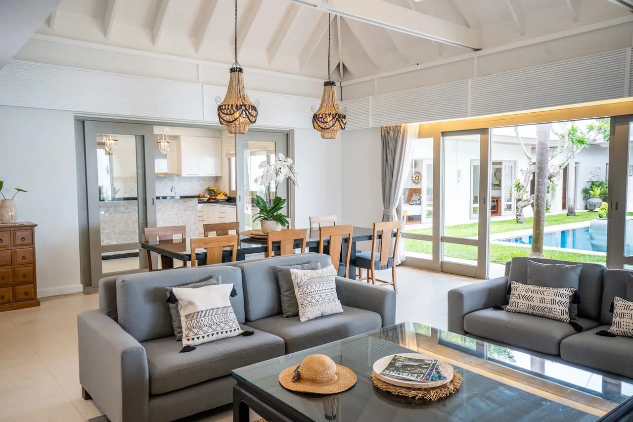 Stunning Beachfront Villa With Spacious Grounds photo 4