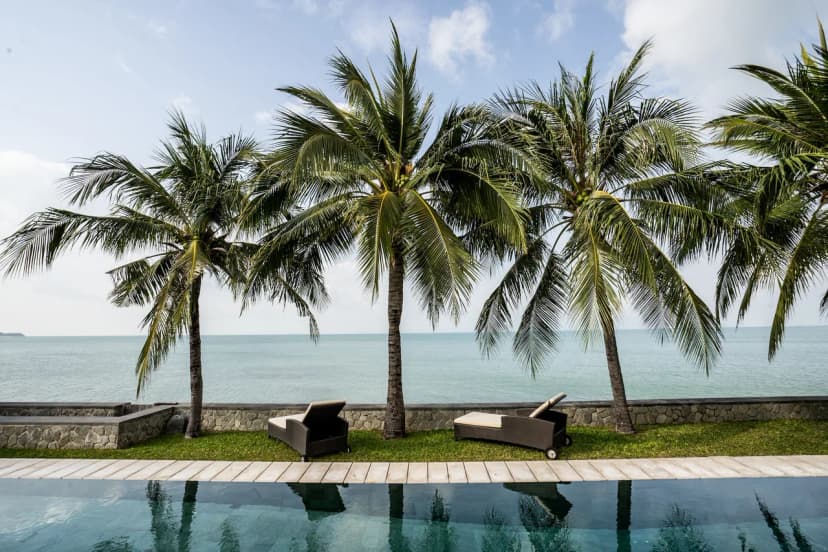 CONTEMPORARY THAI BEACHFRONT VILLA
