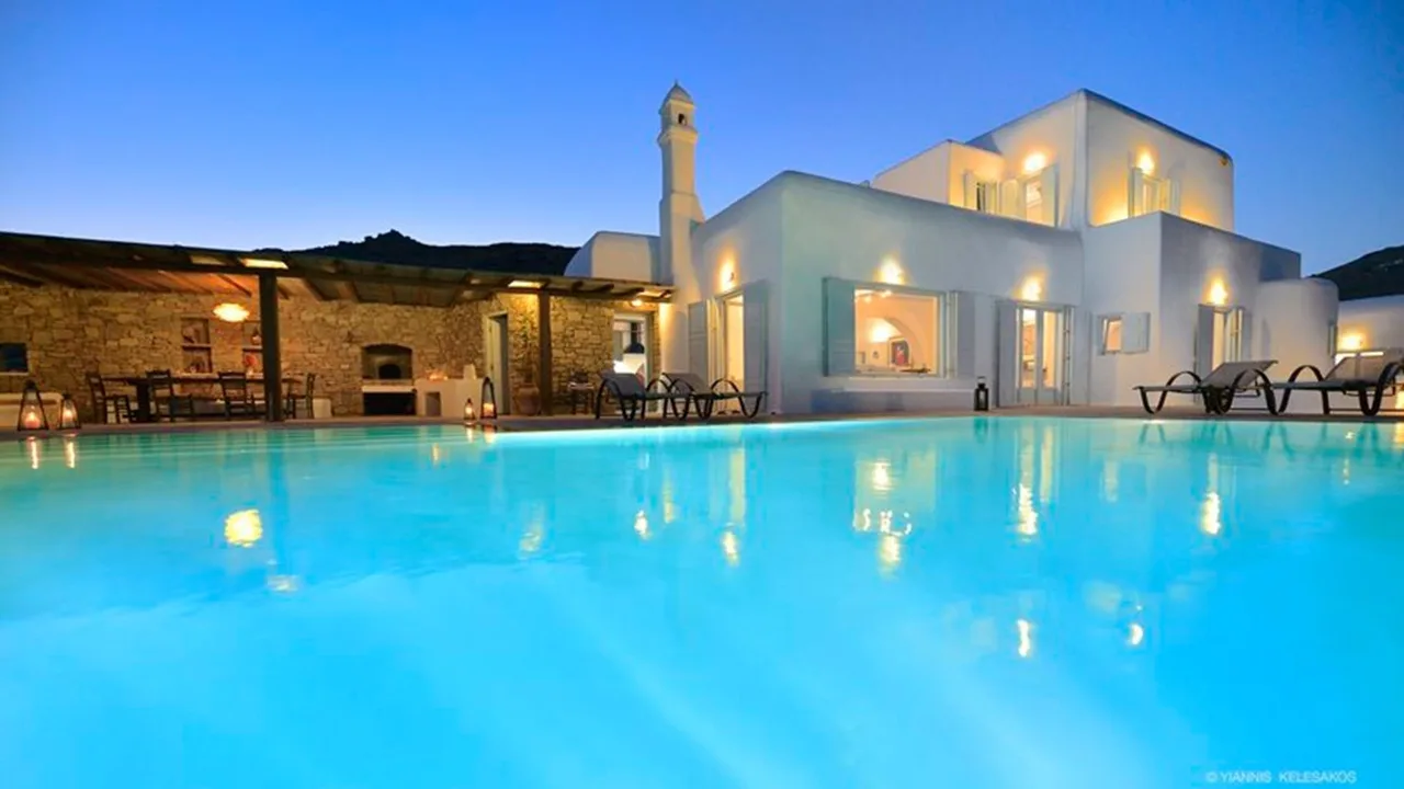 Amazing Villa With Superb Exterior And Cycladic Scenery photo 2