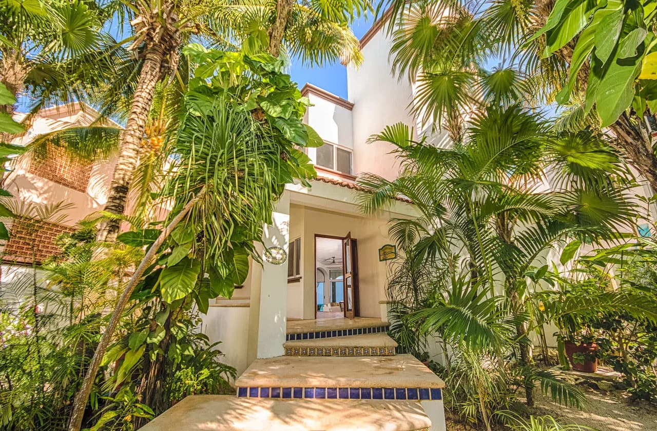 Beachfront Five-Bedroom Villa in Tulum photo 3