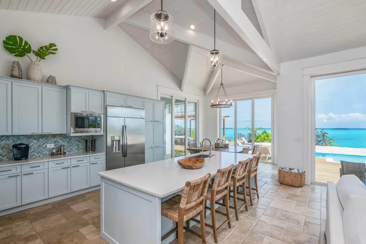 Beachfront Five-Bedroom Villa in Little Exuma photo 4