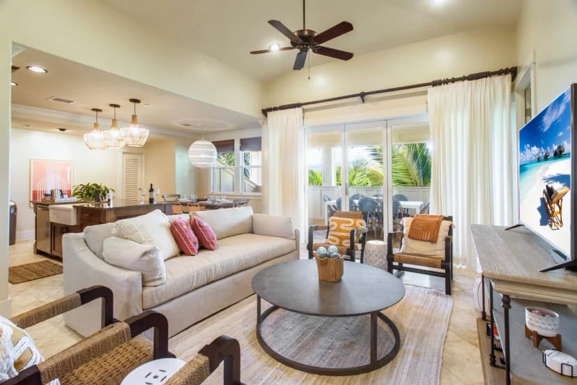 Ocean View Beachfront Four Bedroom Villa in Kauai