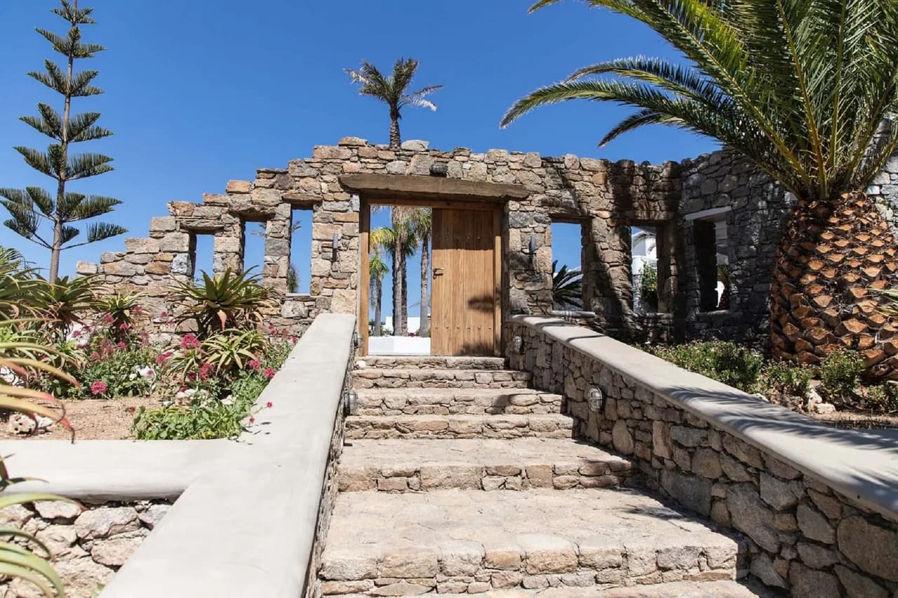 Elegant Mykonos Villa With Timeless Cycladic Architecture photo 3