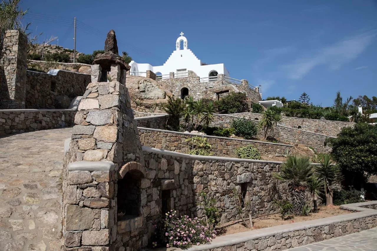 Elegant Mykonos Villa With Timeless Cycladic Architecture photo 5