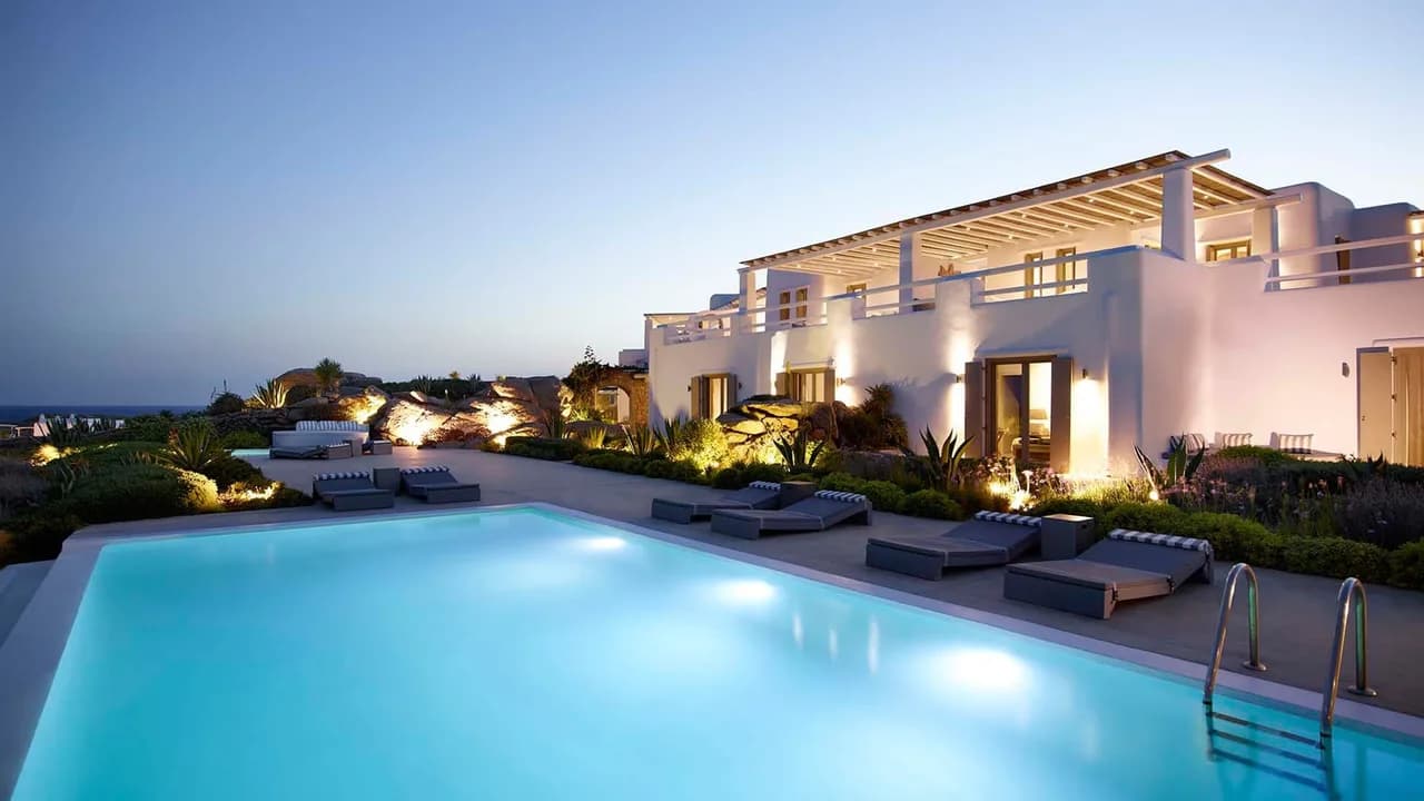 Extraordinary Villa Near The Famous Paraga Beach