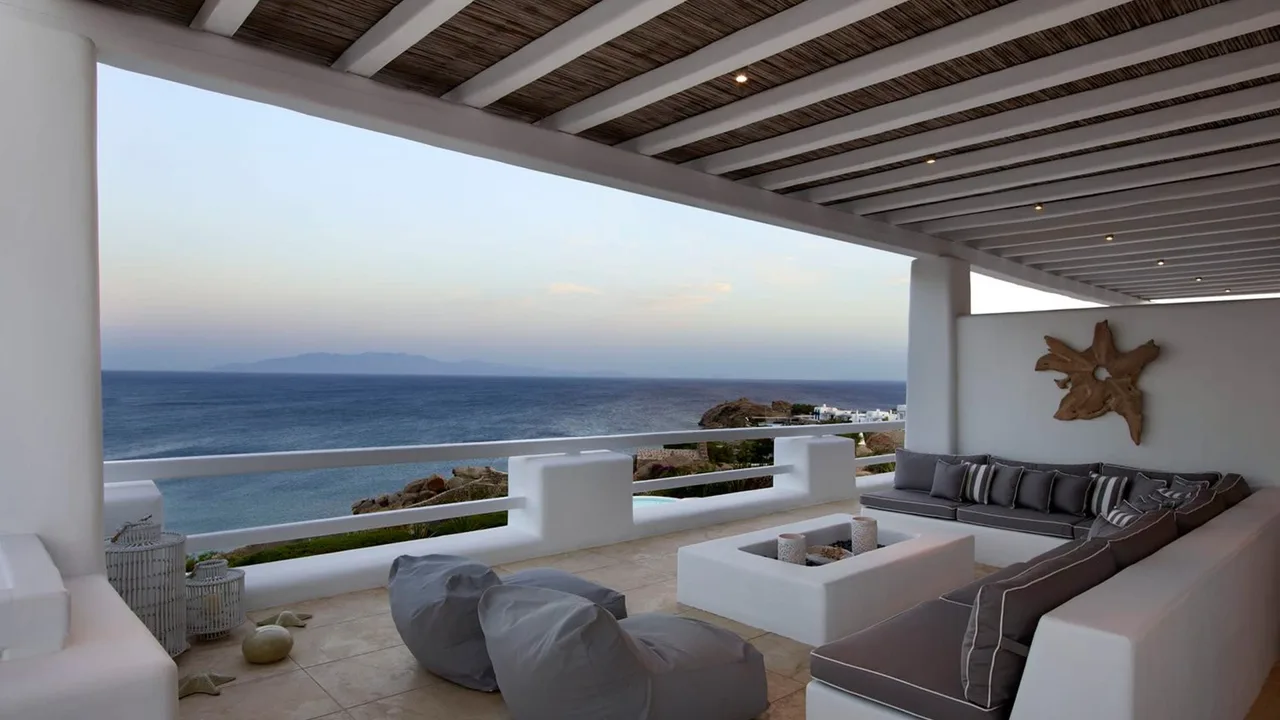 Extraordinary Villa Near The Famous Paraga Beach photo 2