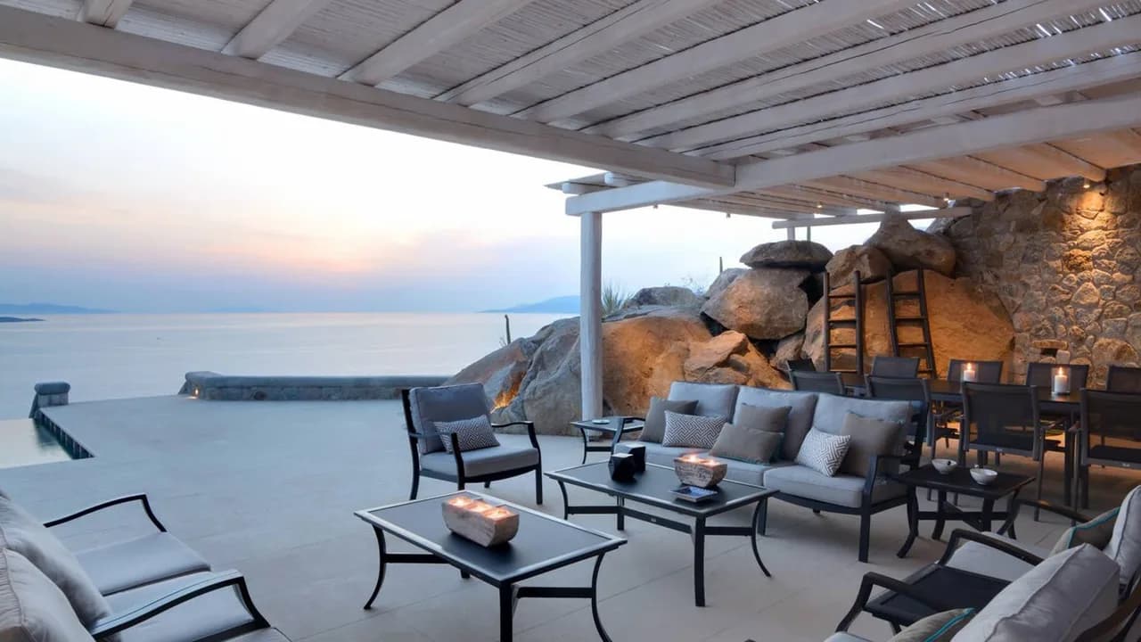 Charming Mykonos Villa With Contemporary Design photo 2