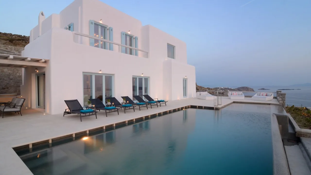 Charming Mykonos Villa With Contemporary Design photo 3