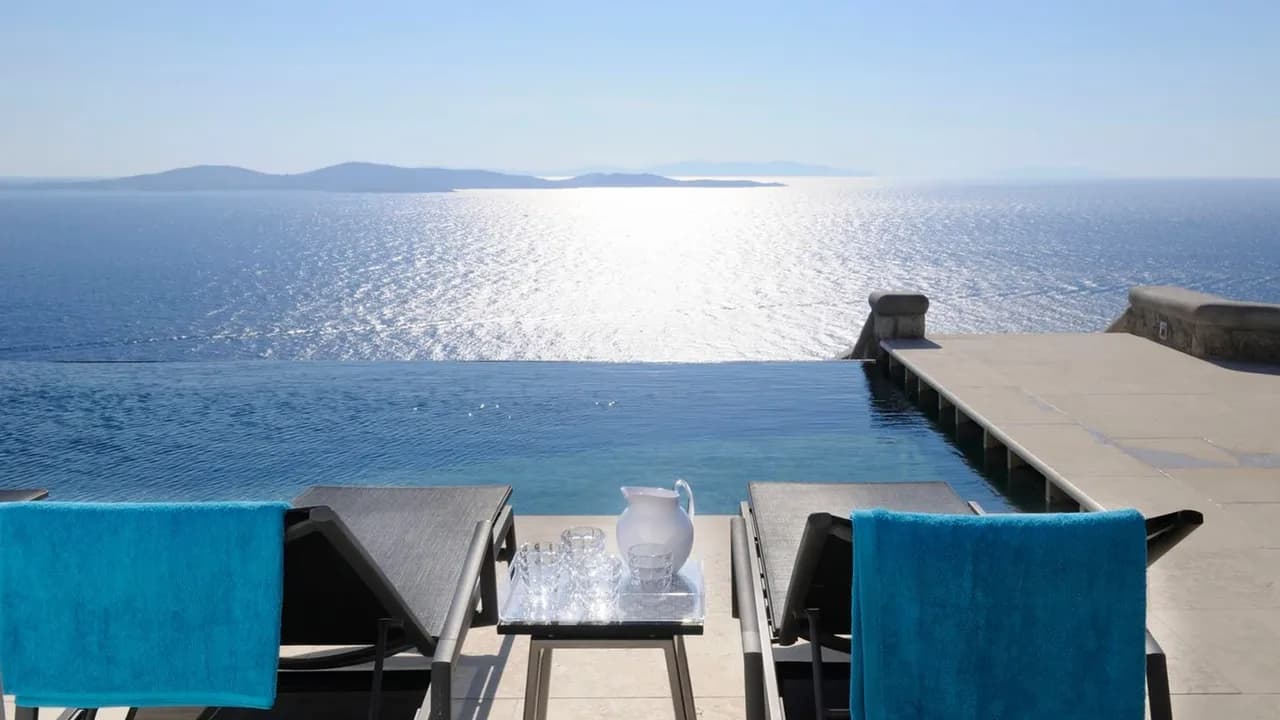Charming Mykonos Villa With Contemporary Design photo 5