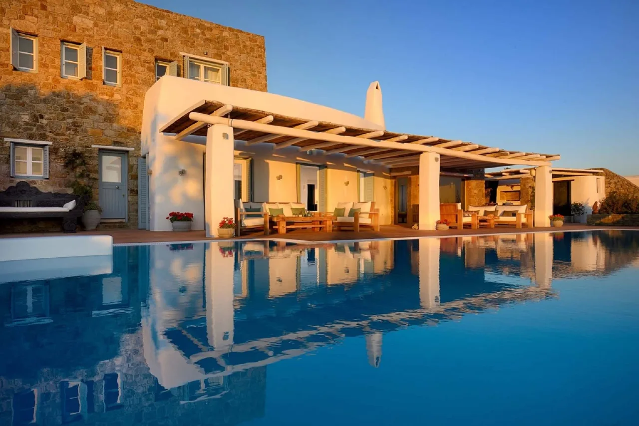 Luxury Villa With Quintessential Greek Island Scenery photo 5