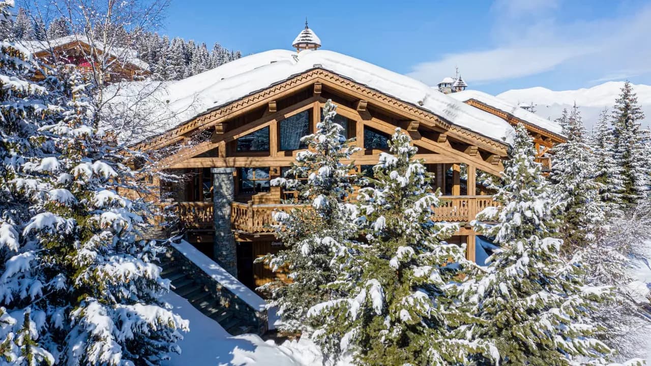 DIVINE MOUNTAIN CHALET WITH OUTDOOR JACUZZI