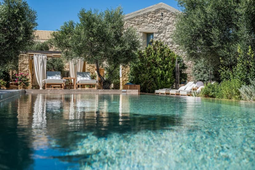 Exquisite Vacation Villa Located In Cretan Landscape