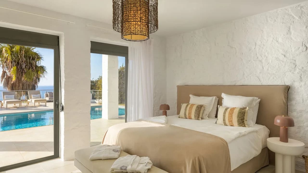 Luxury Villa Situated On The Highest Hill Of Akrotiri photo 3