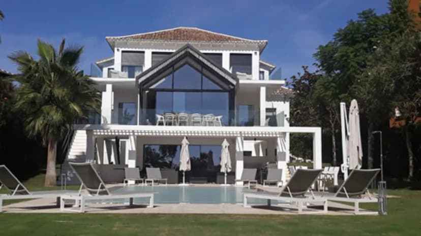 Phenomenal Holiday Villa In Prestigious Nueva Andalucía Golf Valley