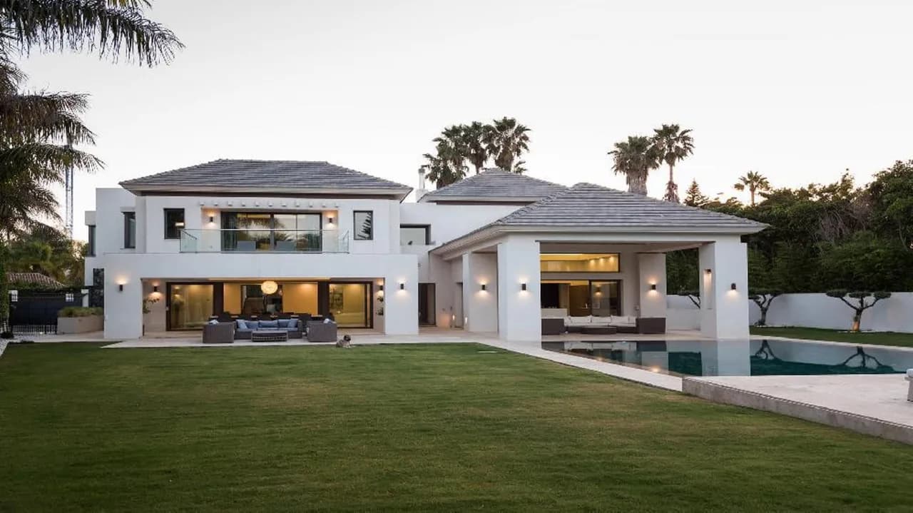 Exclusive 5-bedroom Villa With Stunning Layout And Pristine Pool photo 2