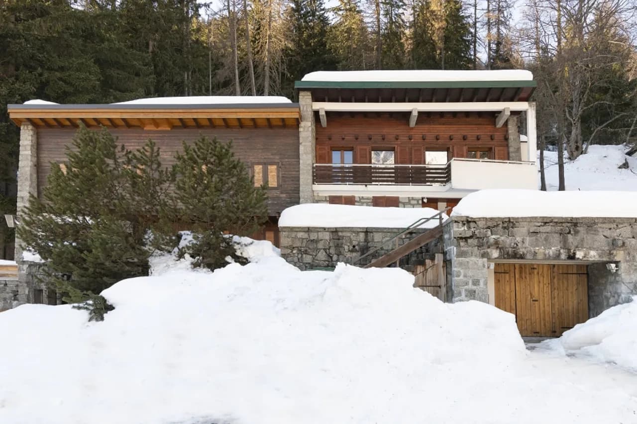 Ambient Holiday Chalet With Magical Mountain Views