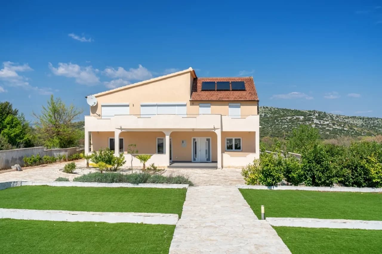 Luxurious Two-level Holiday Villa With Refreshing Greenery View photo 3