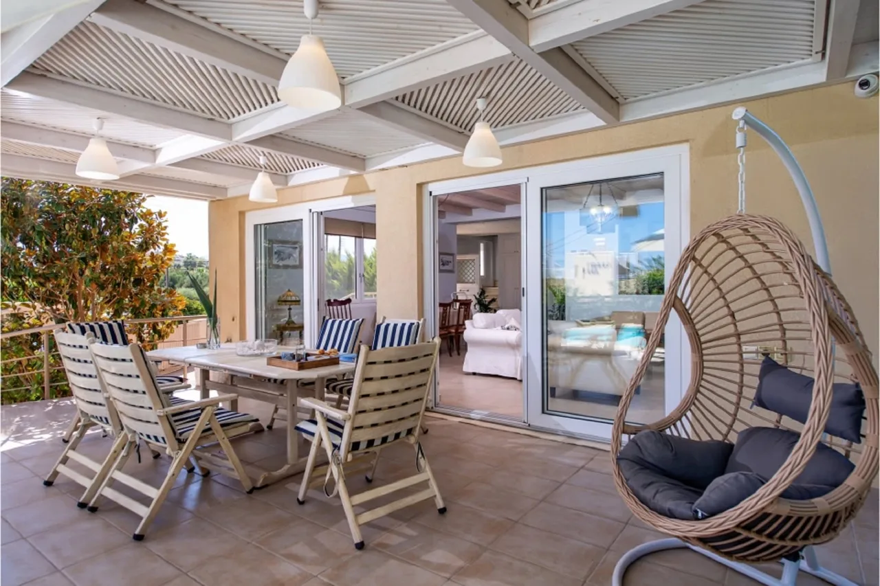 Modern 4-bedroomed Villa With Classy Interiors photo 5