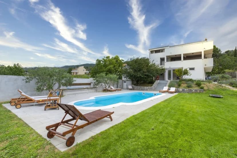 Two-level Holiday Villa With Exceptional Amenities