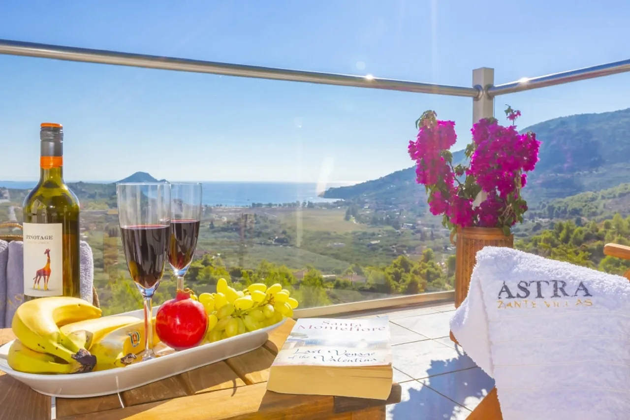 Amazing Holiday Villa Located Just Down The Coast From Kalamaki photo 3