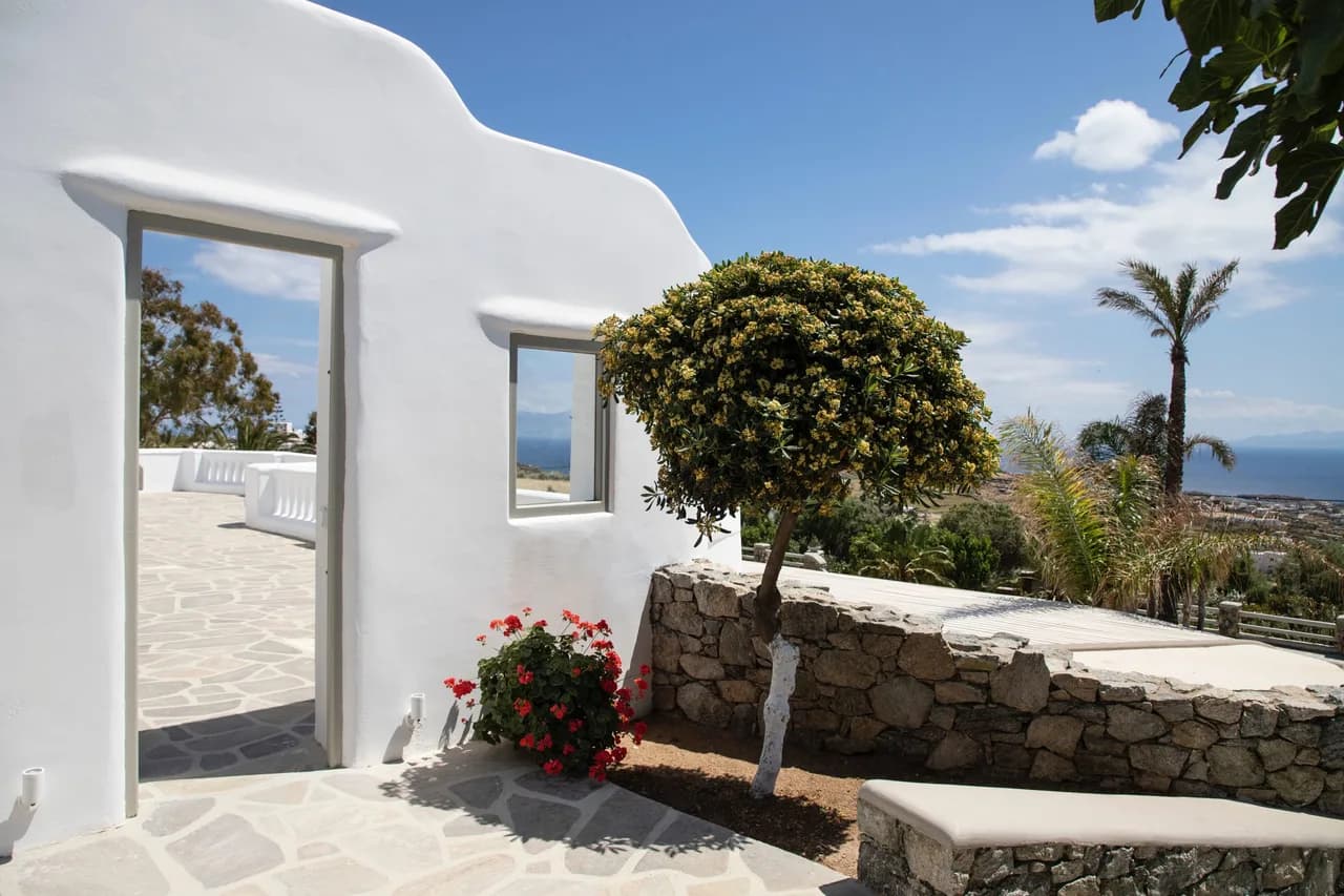 Luxurious Estate with Private Pool and Stunning Sea Views photo 2