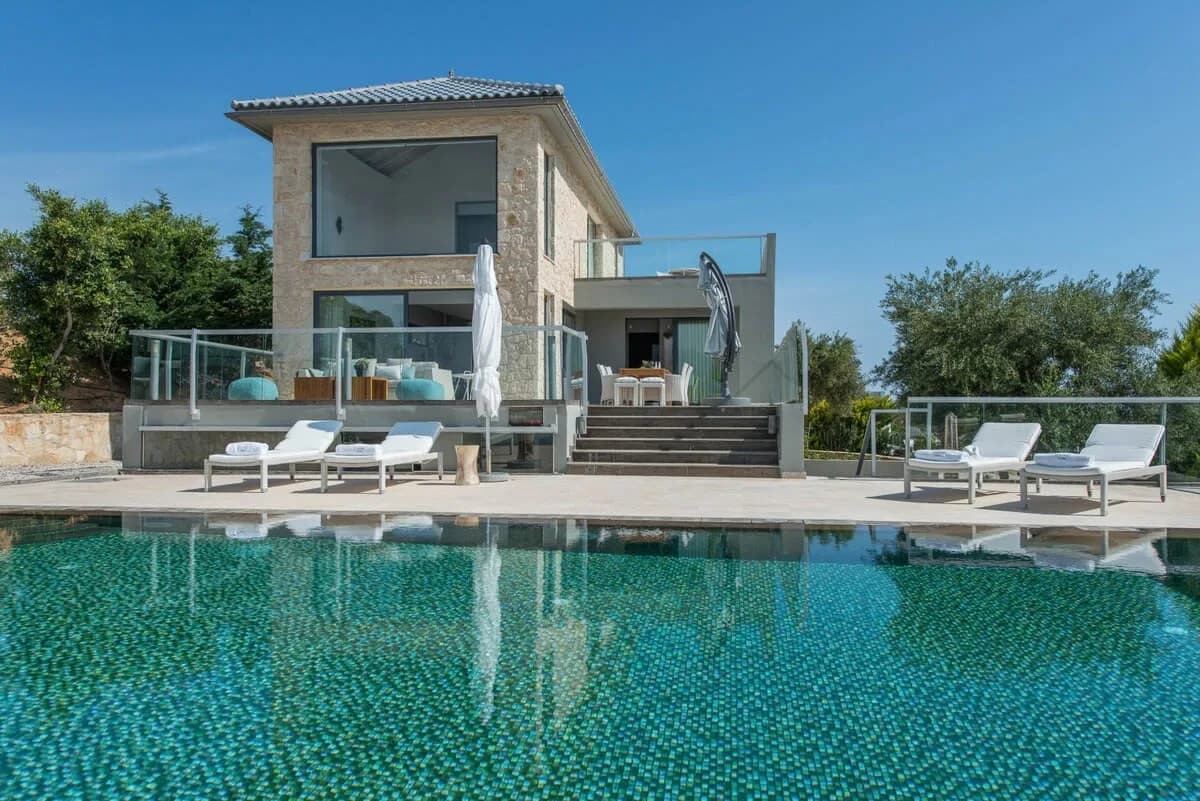 Stunning Sea Front Villa With Phenomenal Design photo 2