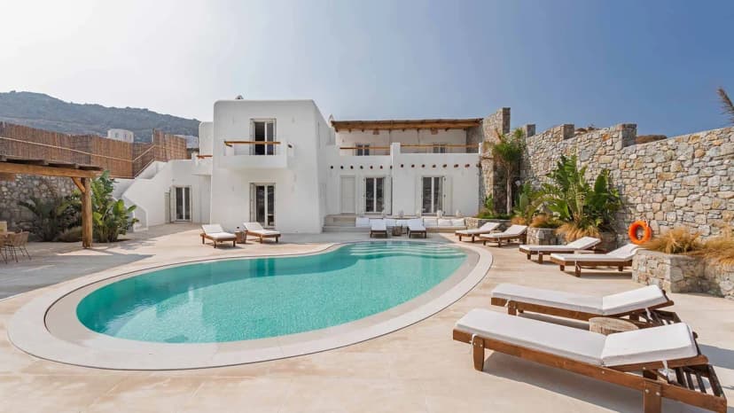 Posh Villa Set In The Heart Of The Glamorous Mykonos